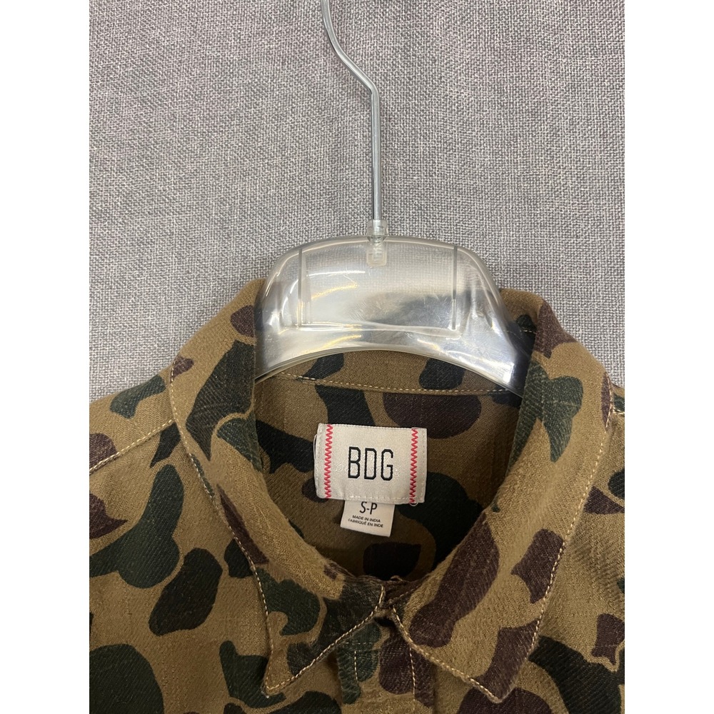 BDG Urban Outfitters Mens Duck Camo Utility Button Down Shirt Small Overshirt